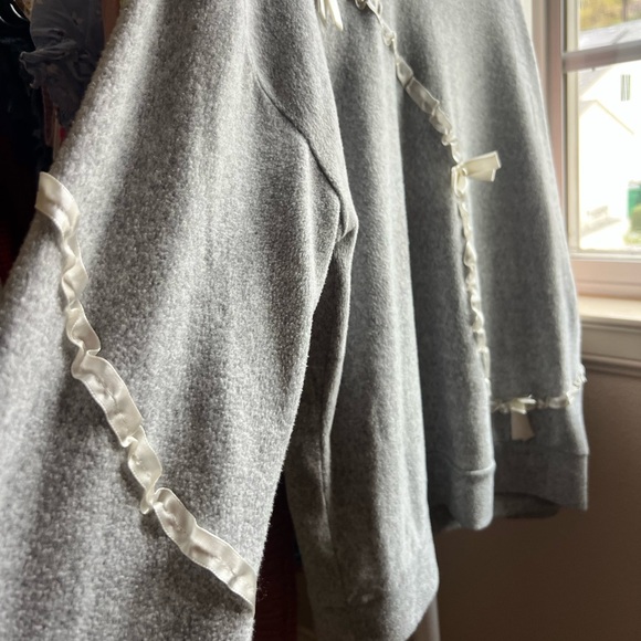 Coquette Style Soft Gray Knit Top - Picture 6 of 7